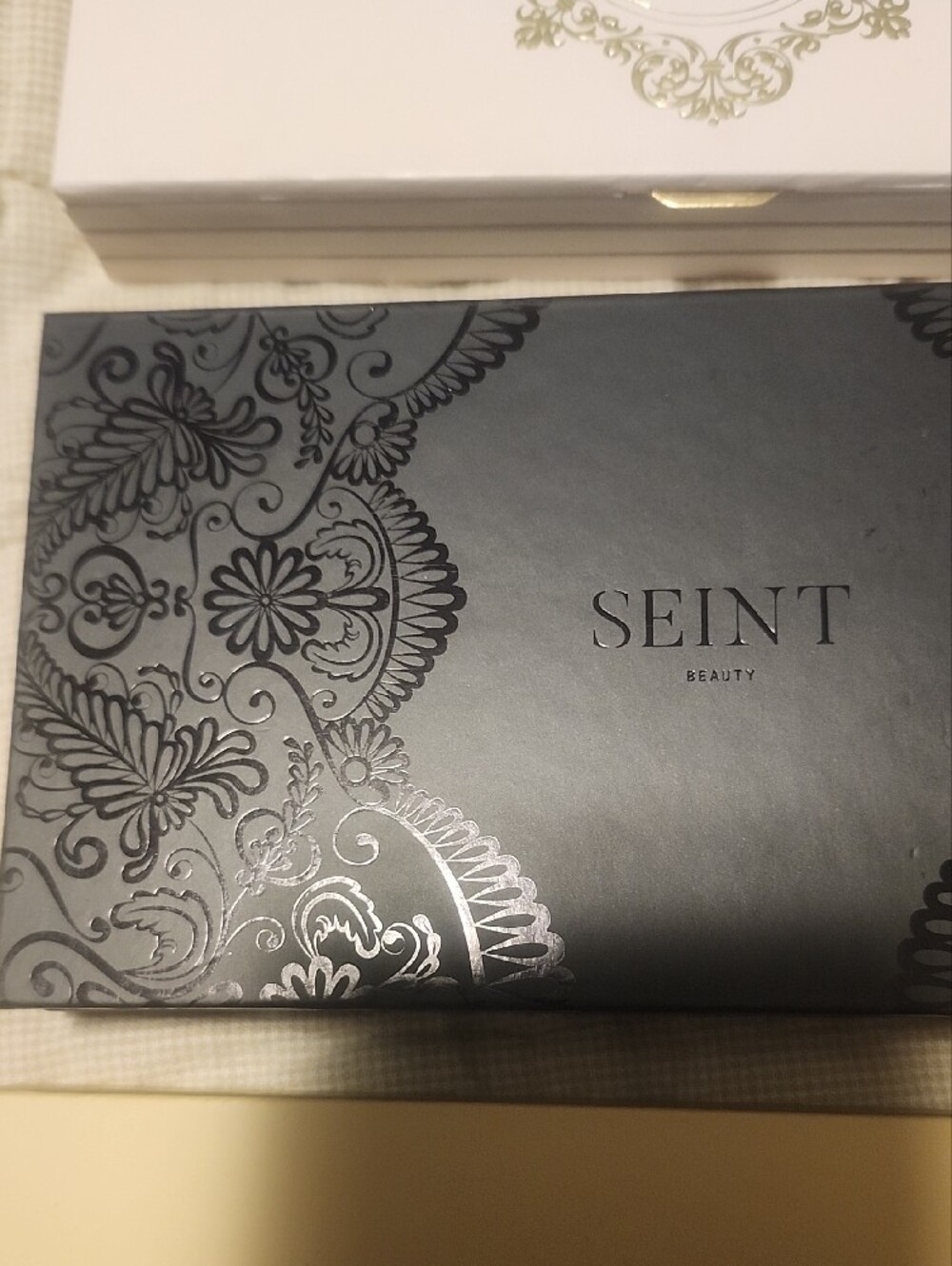 Seint Makeup Palette Trio - White, Black, Gold Cases - Picture 3 of 4